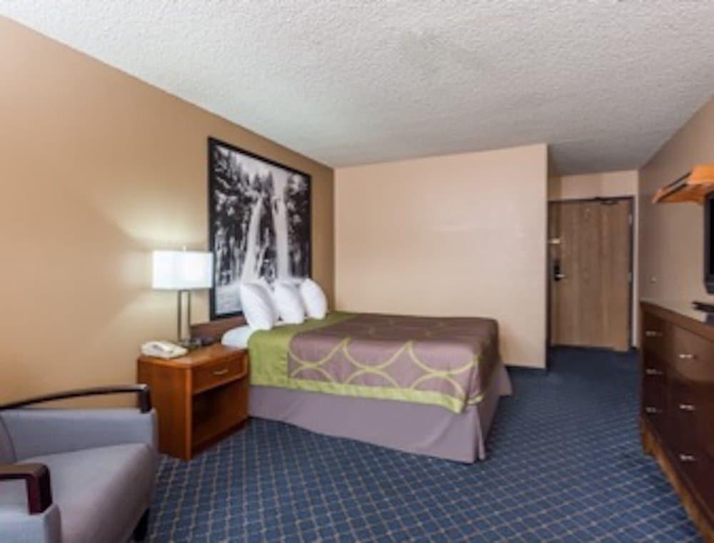 Super 8 By Wyndham