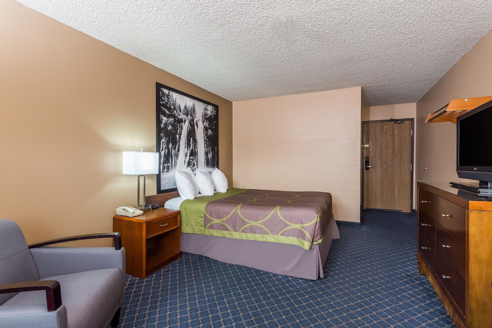 Super 8 By Wyndham Hotel