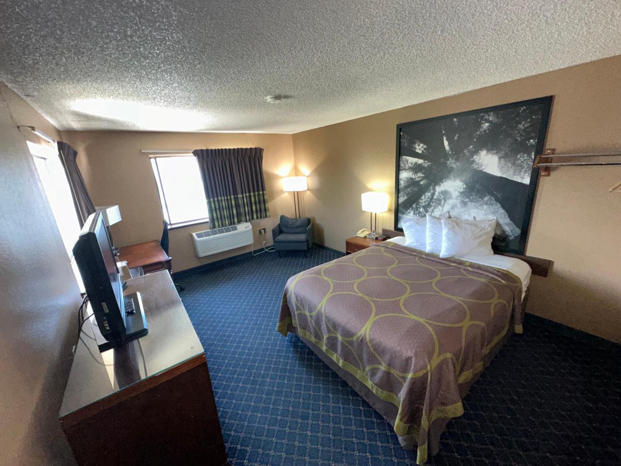 Super 8 By Wyndham Hotel